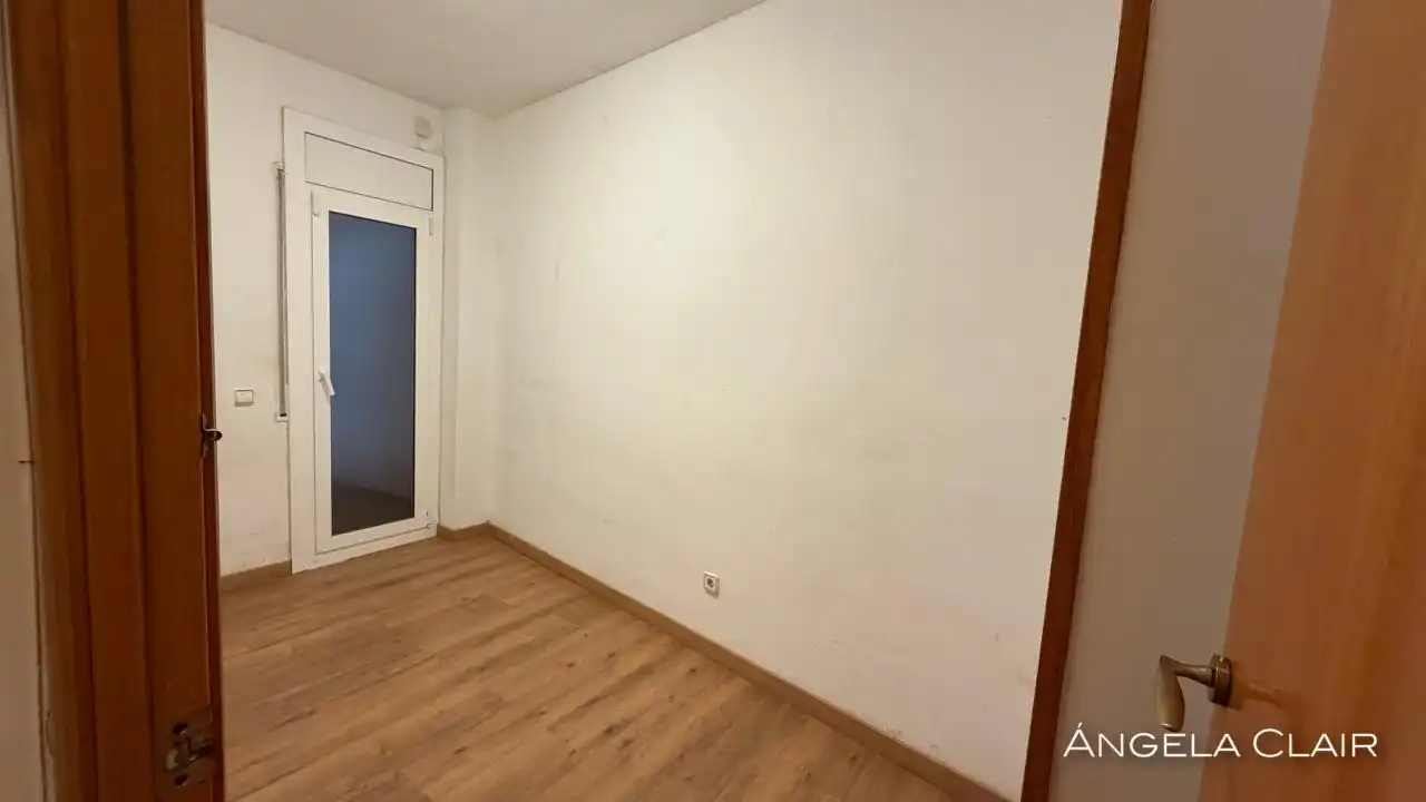 Bedroom of Flat for sale in Barcelona  with Air Conditioner, Heating and Parquet flooring