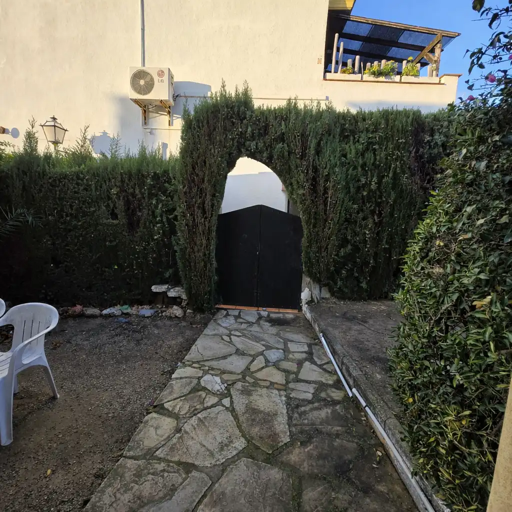 Garten von Einfamilien-Reihenhaus zum Verkauf in Cambrils mit Privatgarten, Ofen und Gemeinschaftspool