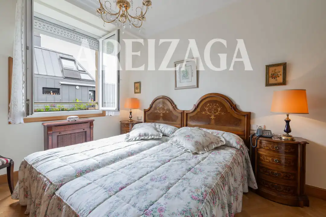 Habitación de Piso en venta en Donostia - San Sebastián  con Calefacción, Terraza y Balcón