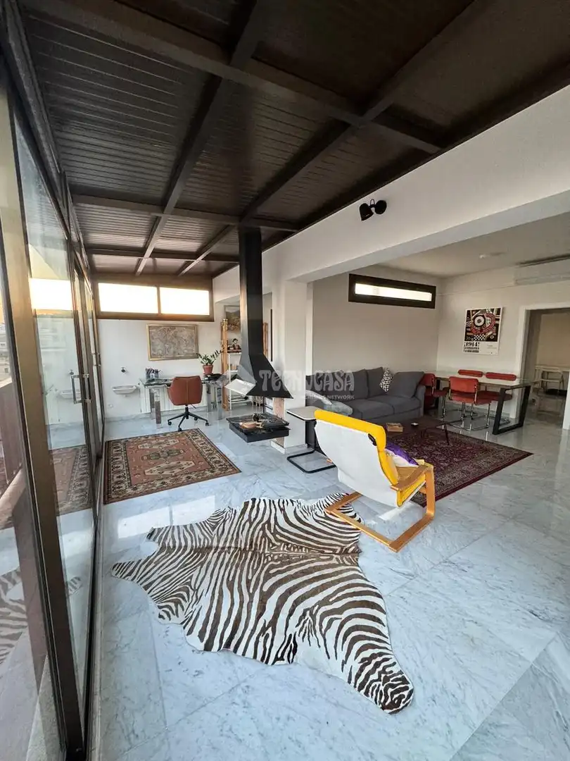 Sala de estar de Ático en venta en L'Hospitalet de Llobregat con Calefacción y Terraza