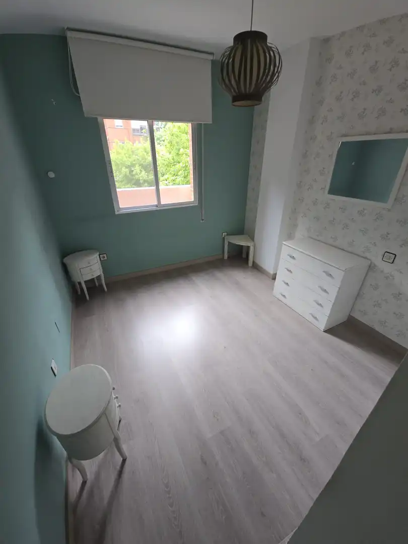 Dormitori de Apartament de lloguer en Cáceres amb Aire condicionat, Terrassa i Moblat