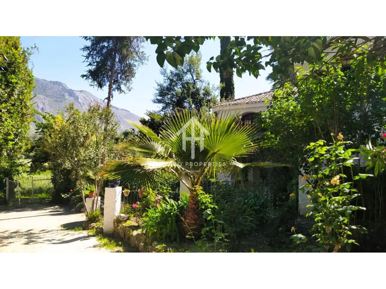 Garden of Country homes for sale in Loja  with Heating, Private garden and Swimming Pool