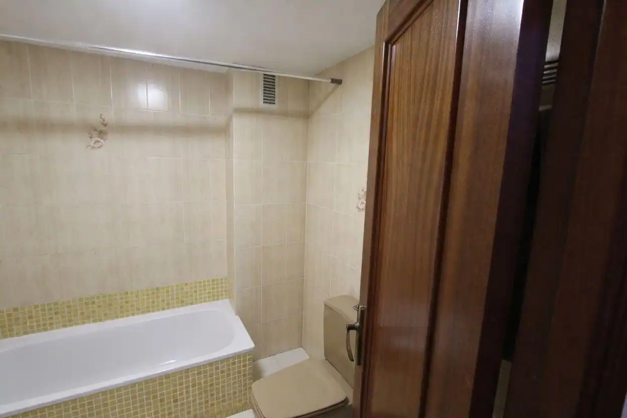 Baño de Piso en venta en Paterna con Terraza y Balcón