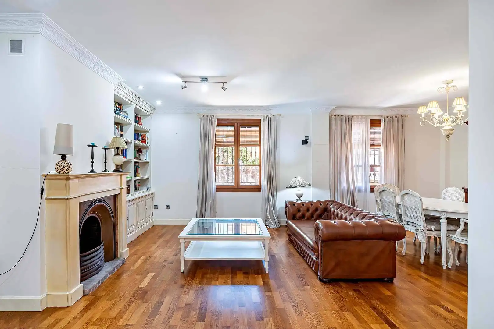 Sala d'estar de Casa o xalet en venda en Almería amb Jardí privat, Terrassa i Alarma