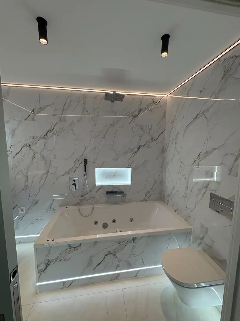 Baño de Apartamento de alquiler en Torrevieja con Aire acondicionado, Calefacción y Amueblado