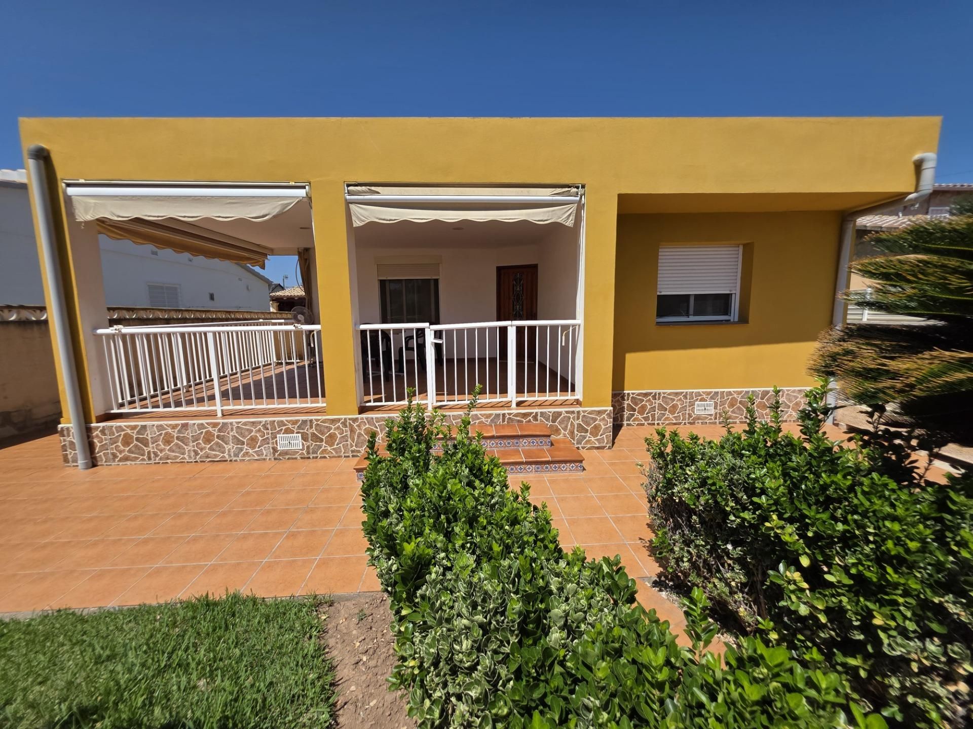 Vista exterior de Casa o chalet en venta en Castellón de la Plana / Castelló de la Plana con Jardín privado