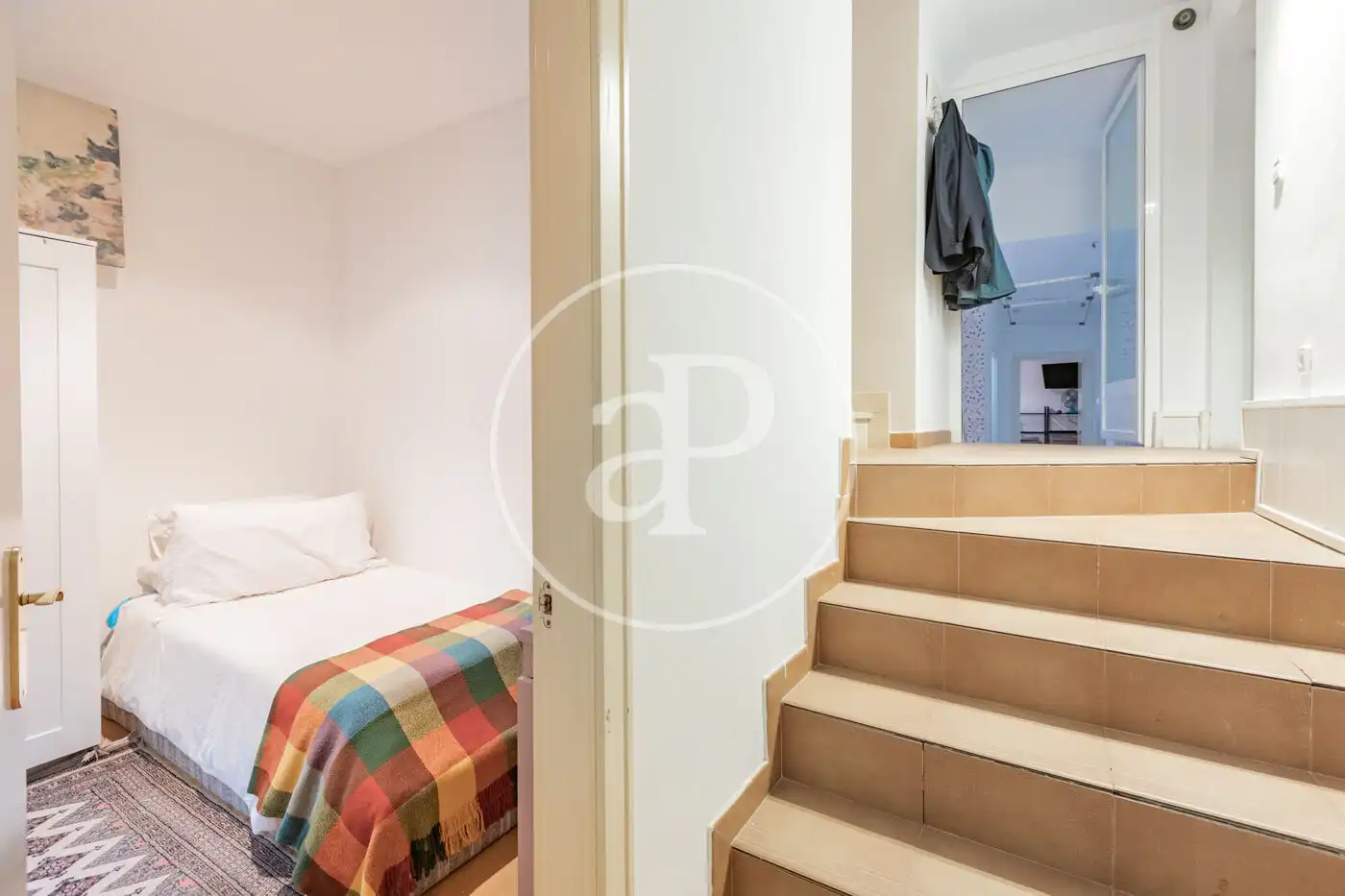 Habitación de Casa adosada en venta en Madrid con Aire acondicionado, Calefacción y Jardín privado