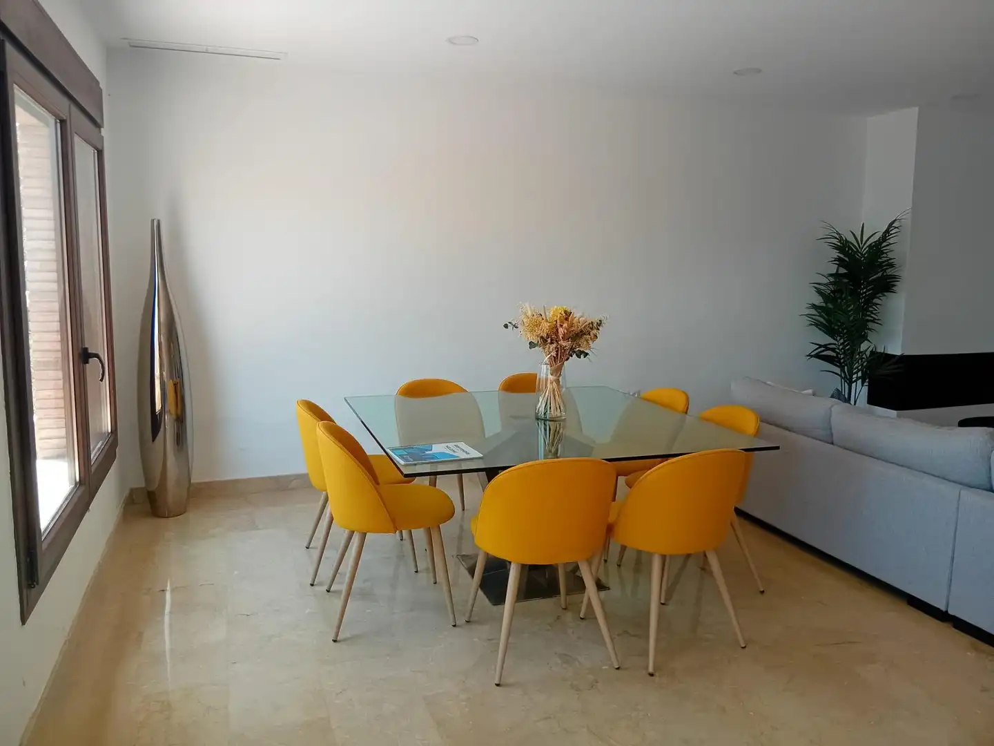 Menjador de Casa o xalet en venda en Benalmádena amb Aire condicionat, Jardí privat i Terrassa