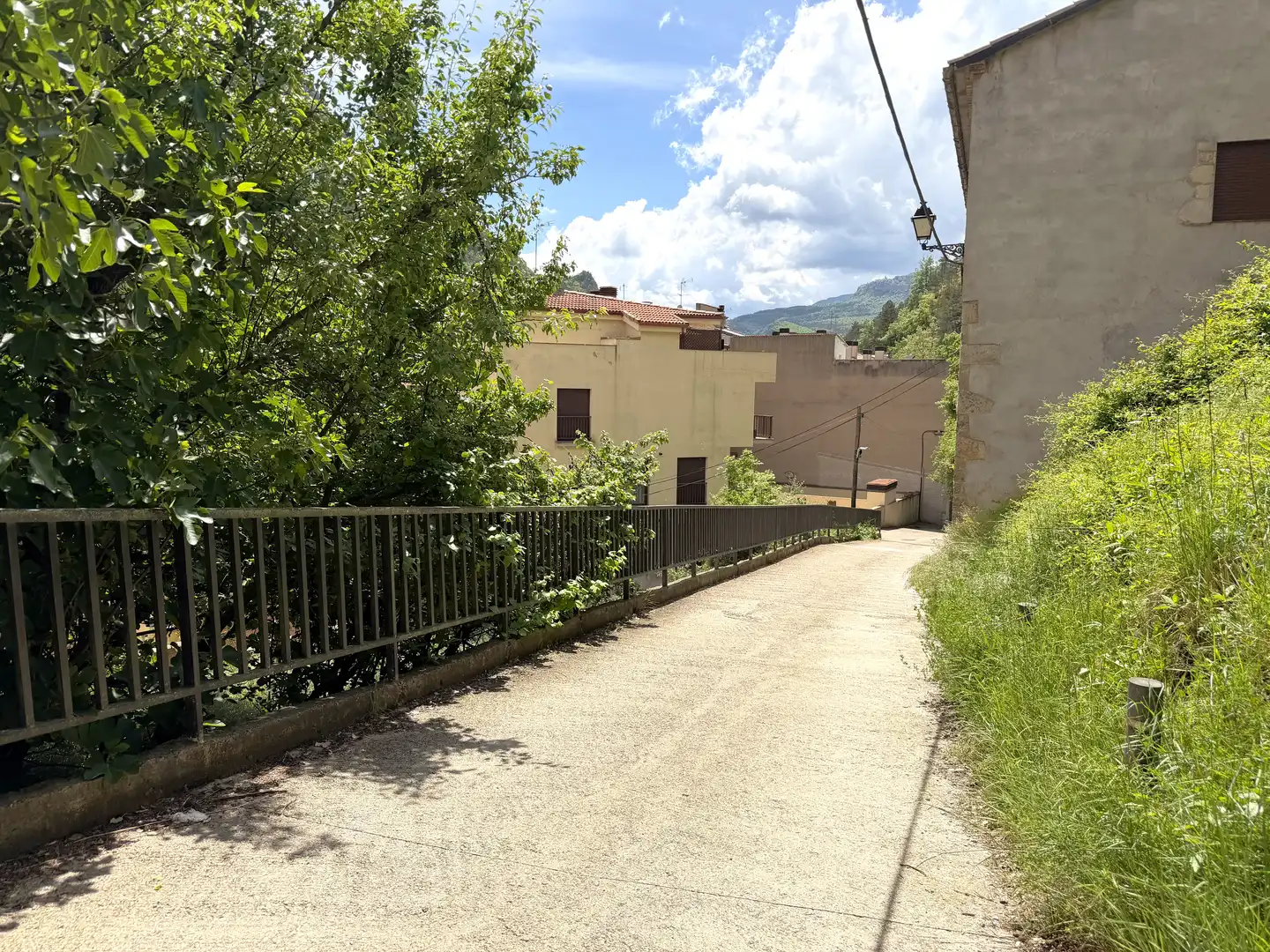 Außenansicht von Wohnung zum Verkauf in Guardiola de Berguedà mit Möbliert, Fernseher und Balkon