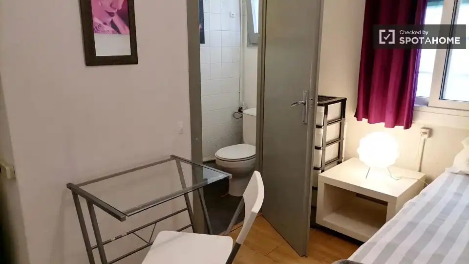 Bany de Pis de lloguer en Barcelona amb Aire condicionat, Calefacció i Moblat