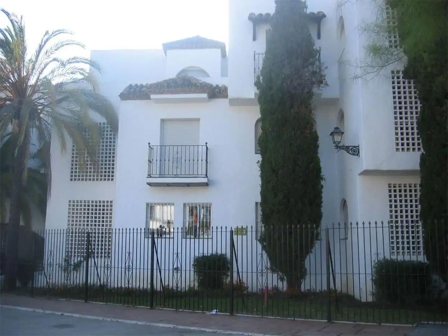 Vista exterior de Pis en venda en Estepona amb Aire condicionat, Jardí privat i Piscina