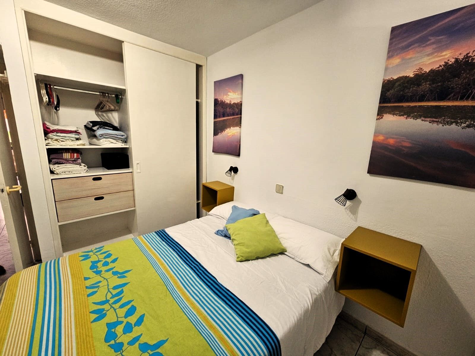 Habitación de Apartamento en venta en Puerto de la Cruz con Terraza y Amueblado