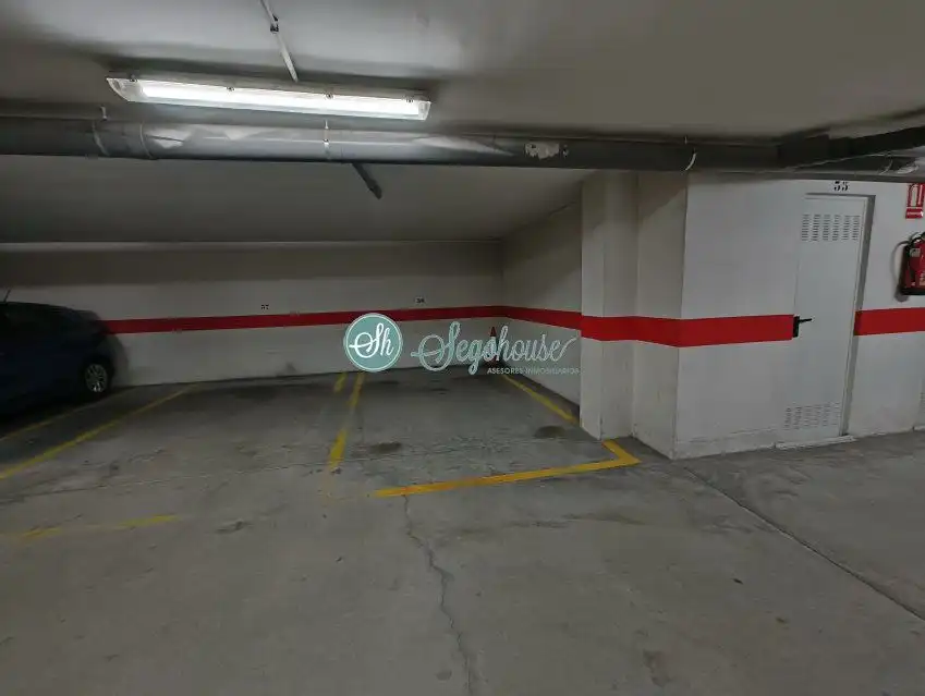 Parking de Piso en venta en Torrecaballeros con Calefacción, Terraza y Amueblado