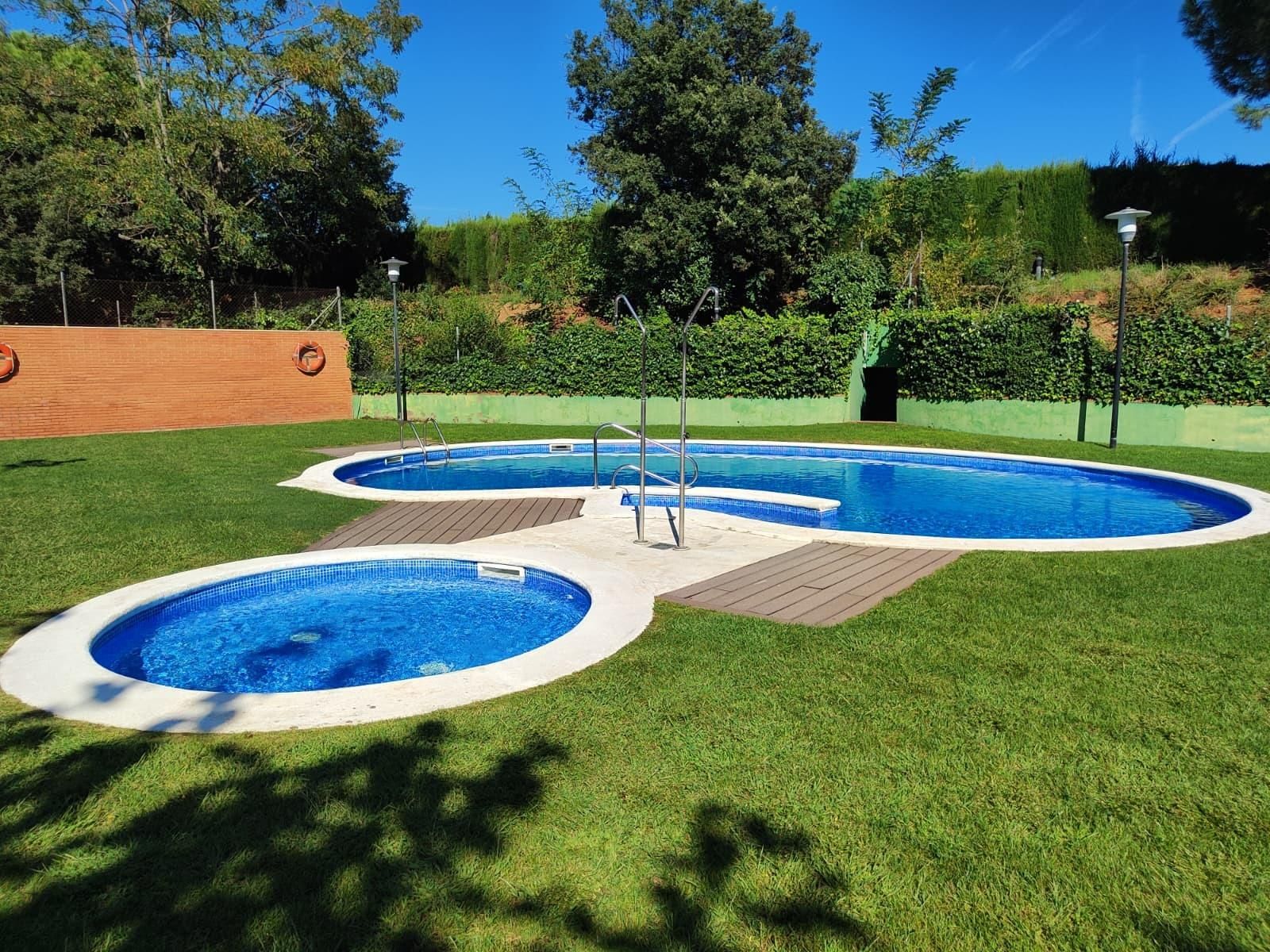 Piscina de Pis en venda en Sabadell amb Jardí privat, Parquet i Terrassa