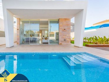 Villa mit Pool zum Verkauf in Los Balcones - Los Altos
