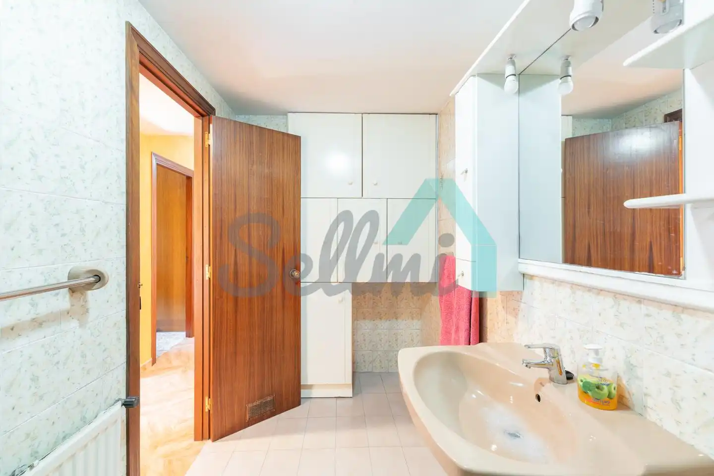 Bathroom of Flat for sale in San Martín del Rey Aurelio  with Heating, Parquet flooring and Storage room