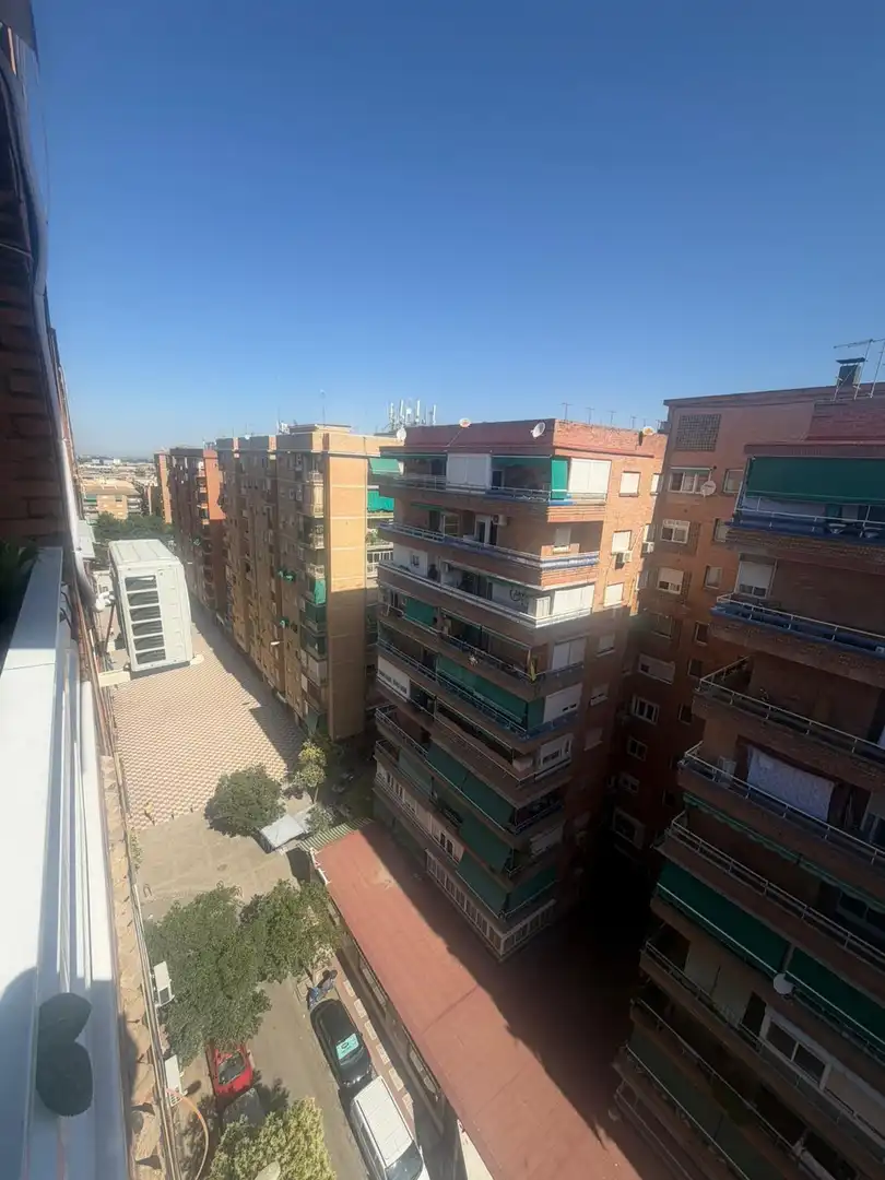 Vista exterior de Piso de alquiler en Granada con Trastero, Amueblado y Balcón