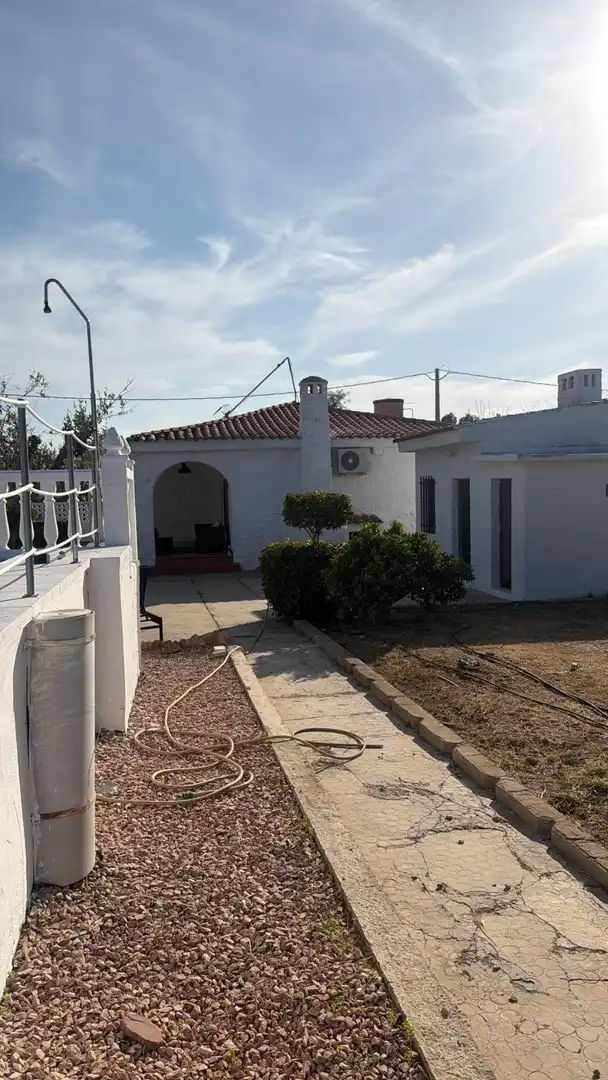 Vista exterior de Casa o xalet en venda en Bétera amb Aire condicionat, Jardí privat i Terrassa