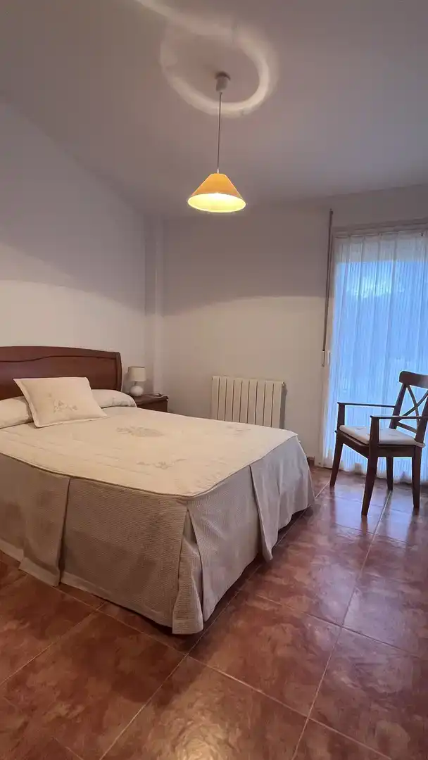 Dormitori de Casa adosada en venda en Medina de Pomar amb Jardí privat, Traster i Piscina