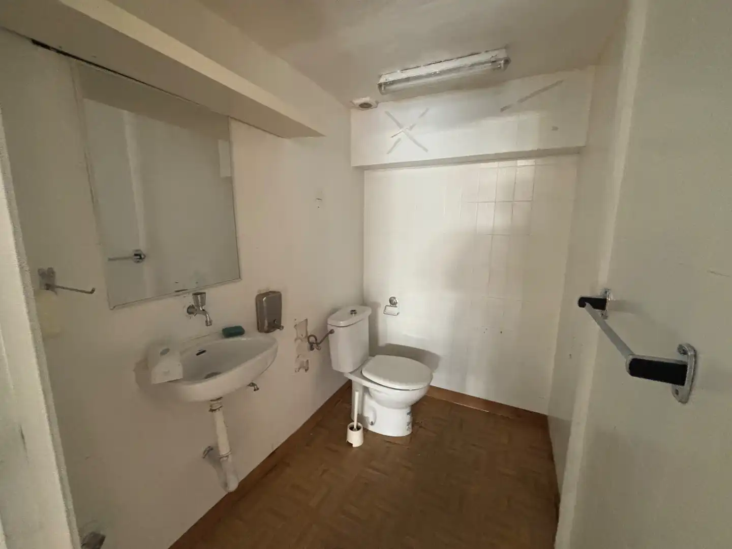 Baño de Local en venta en Barcelona con Aire acondicionado