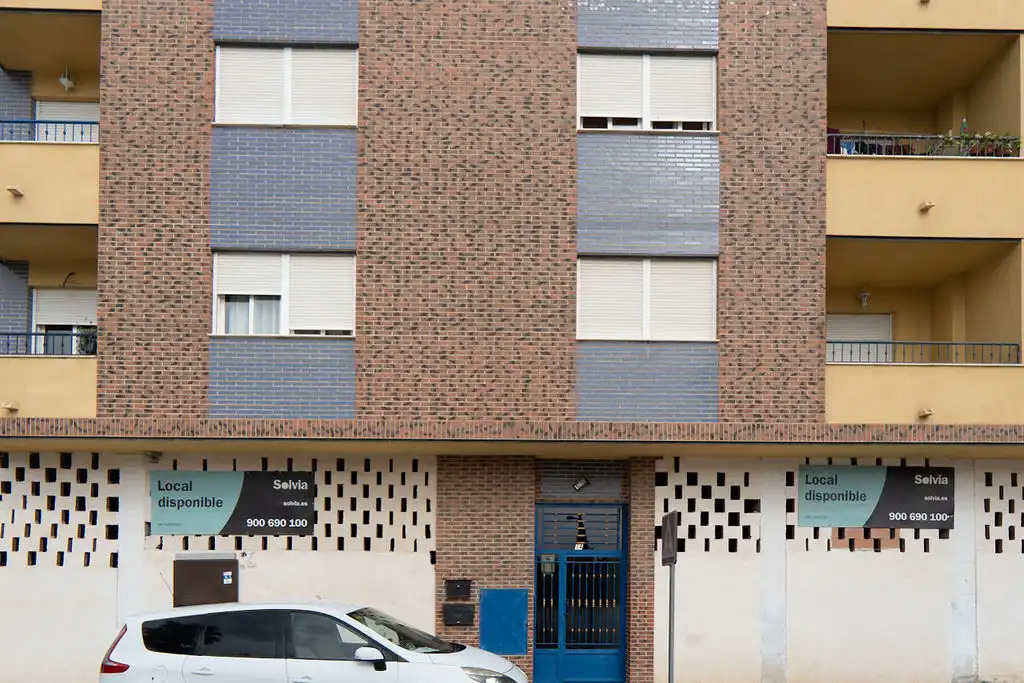 Locale commerciale in affitto a Pasaje Reina de las Fiestas