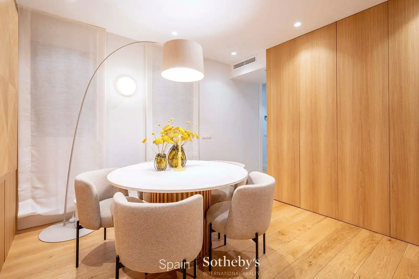 Menjador de Apartament en venda en Madrid amb Aire condicionat i Calefacció