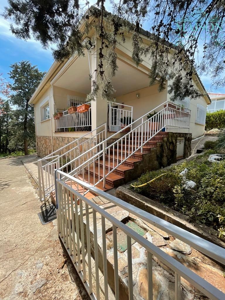 Exterior view of House or chalet to rent in El Casar  with Heating, Private garden and Pets allowed