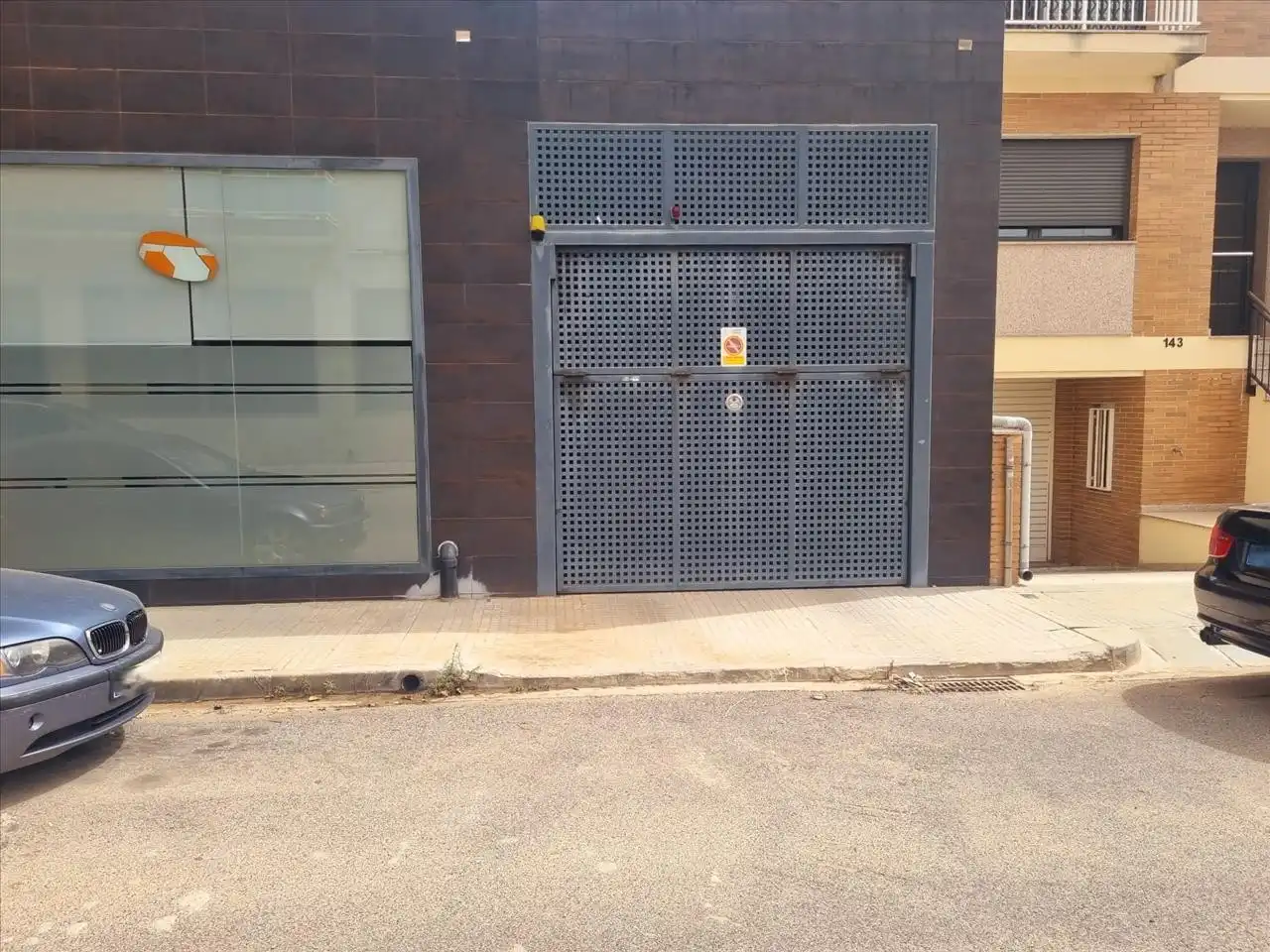 Außenansicht von Garage zum Verkauf in Amposta