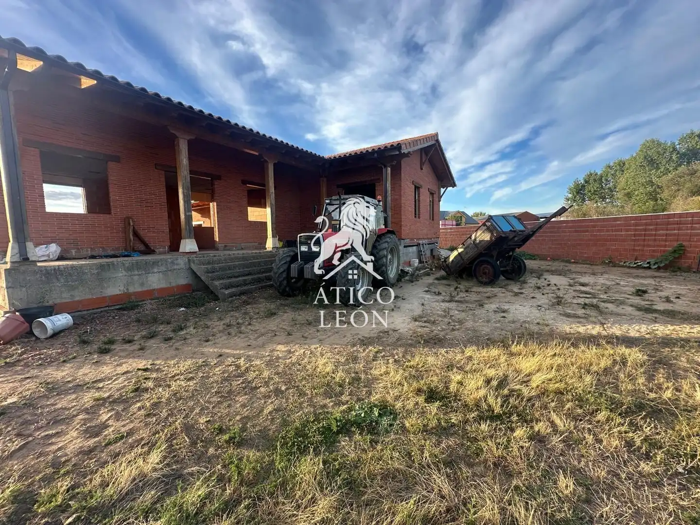Exterior view of Houses for sale in Chozas de Abajo  with Private garden and Terrace