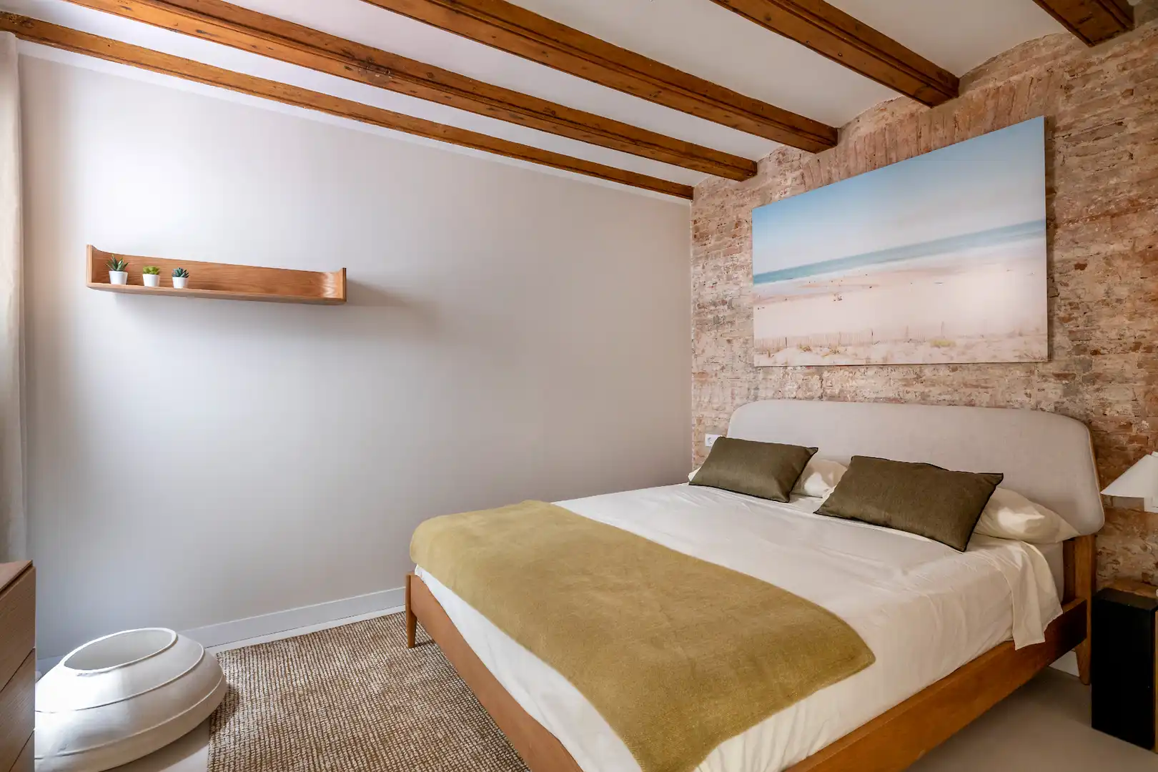 Dormitori de Apartament de lloguer en Barcelona amb Aire condicionat, Calefacció i Parquet