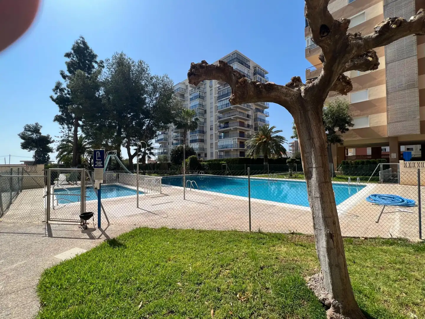 Piscina de Apartamento de alquiler en Benicasim / Benicàssim con Jardín privado, Terraza y Amueblado