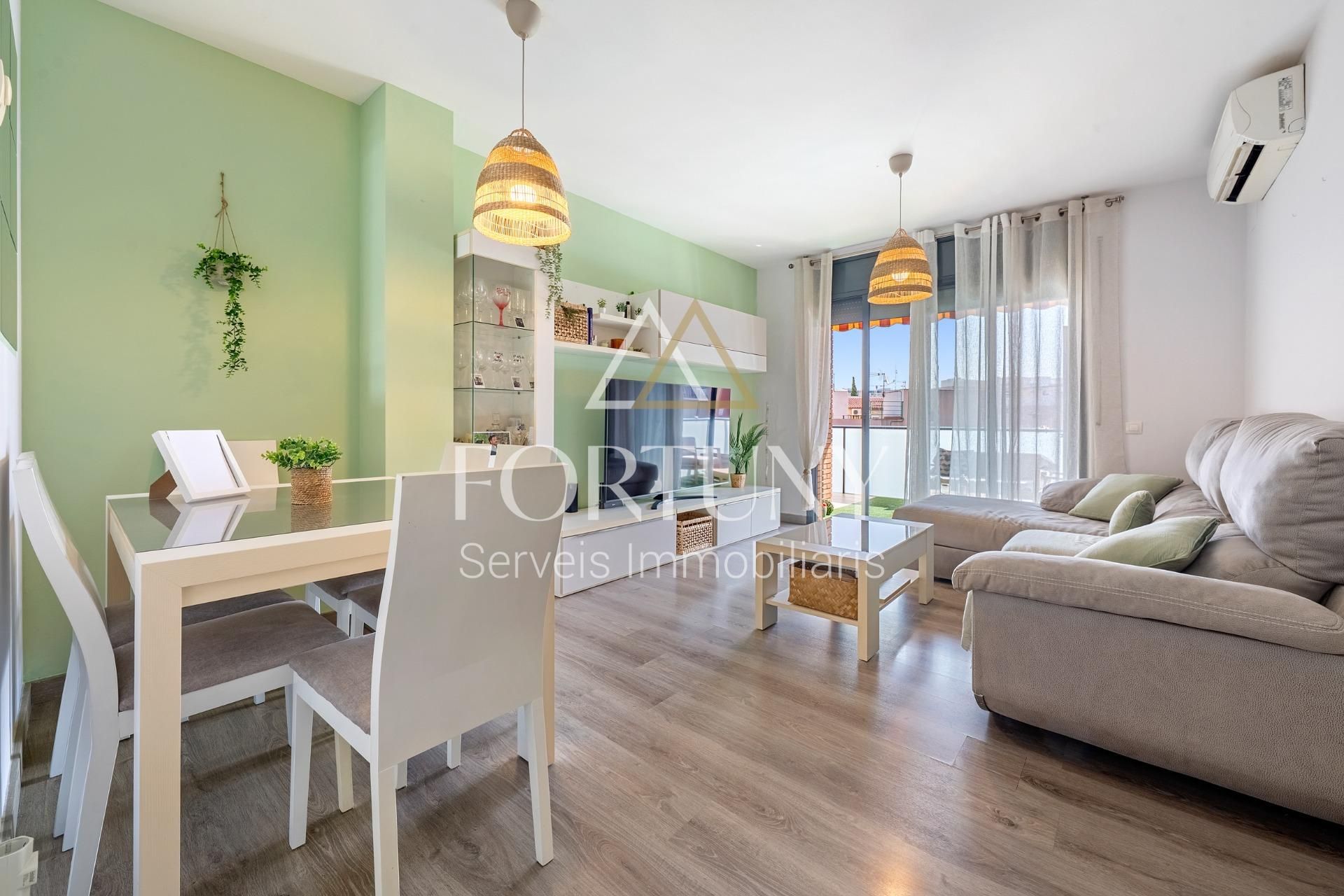 Living room of Flat for sale in La Canonja  with Air Conditioner, Balcony and Community pool