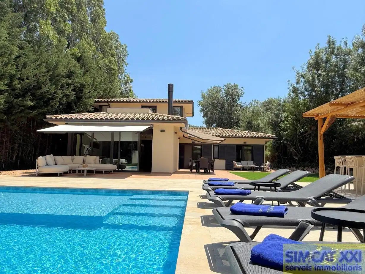 Casa amb piscina en venda a Navata, imagen 6