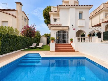 Casa con piscina in vendita a Cunit Residencial