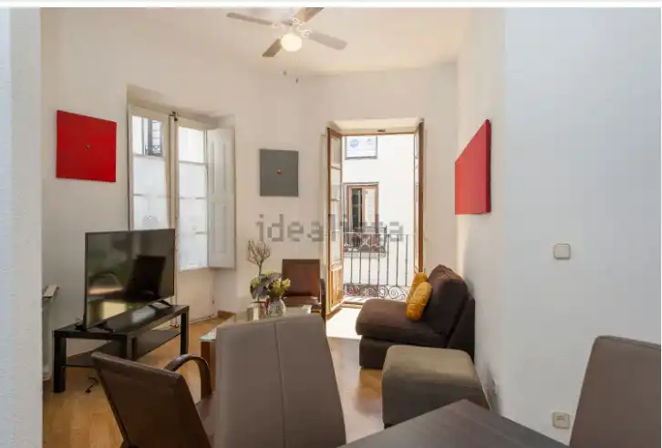 Flat for rent in Calle de Postas, Sol
