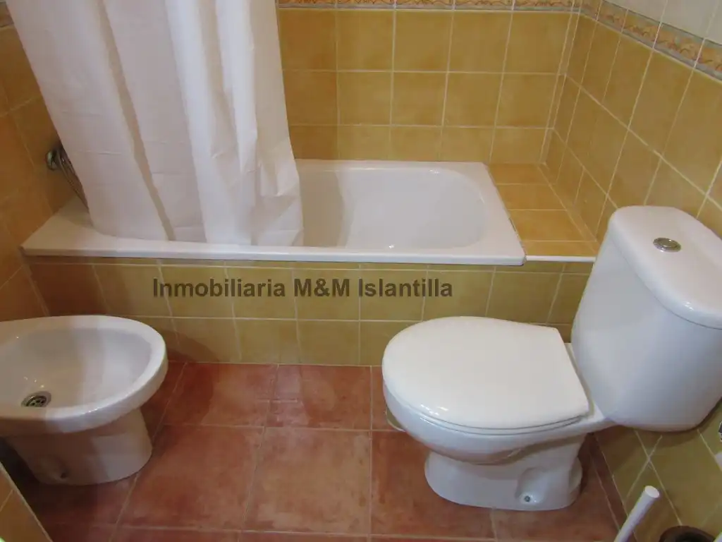 Baño de Apartamento en venta en Islantilla con Terraza, Trastero y Amueblado