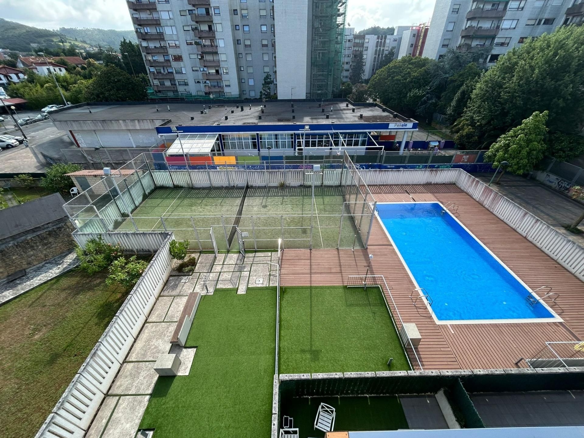Schwimmbecken von Wohnung zum Verkauf in Getxo  mit Abstellraum und Gemeinschaftspool