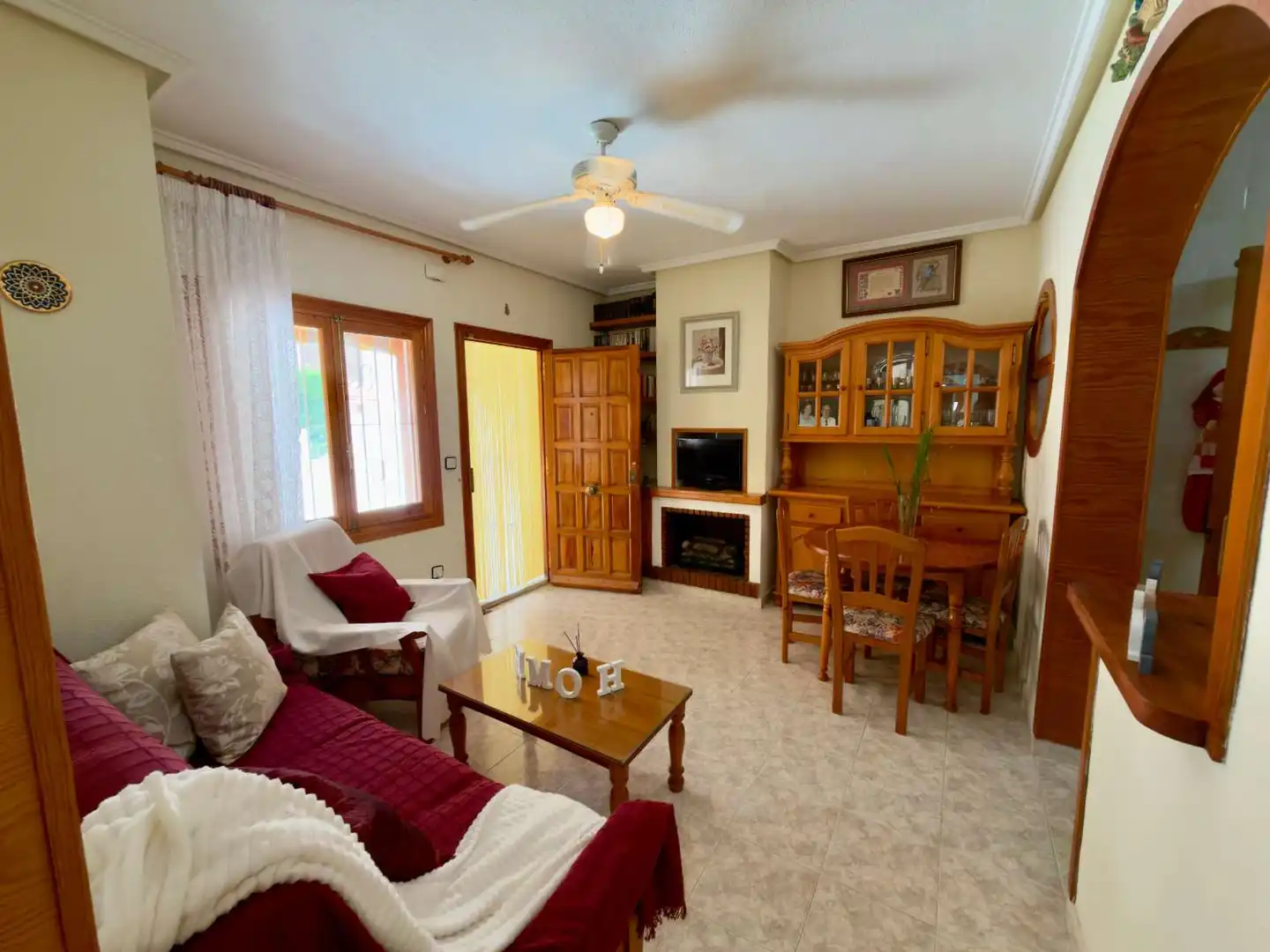 Sala d'estar de Casa o xalet en venda en Torrevieja amb Traster, Piscina i Moblat