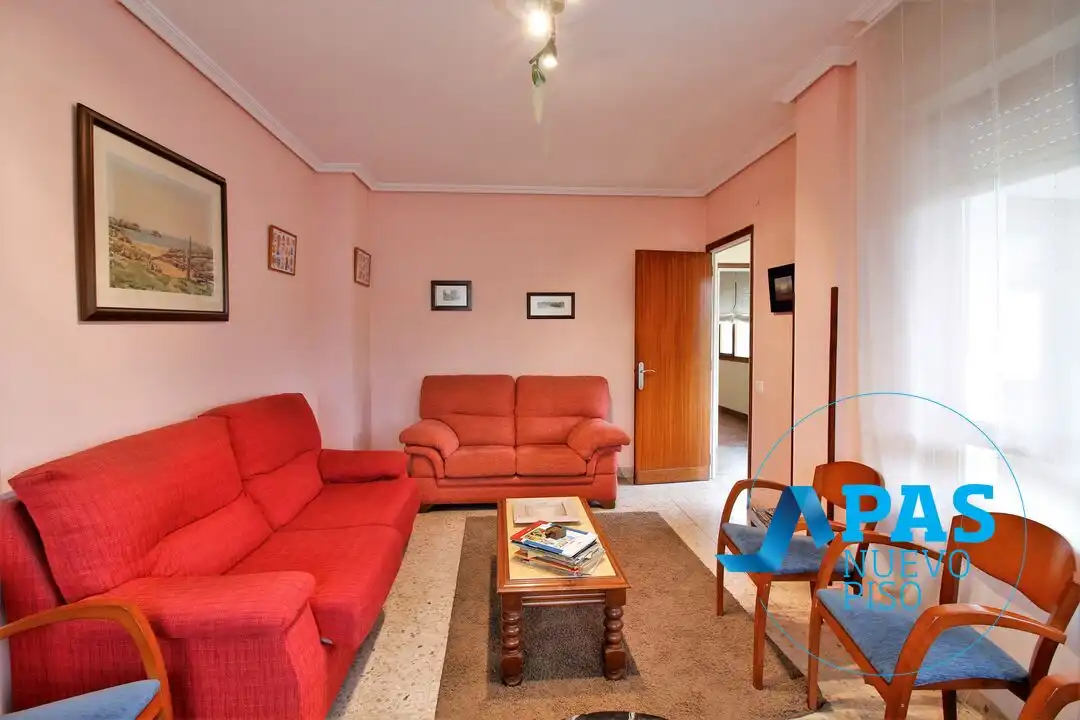 Sala d'estar de Casa o xalet en venda en Santander amb Calefacció, Jardí privat i Traster