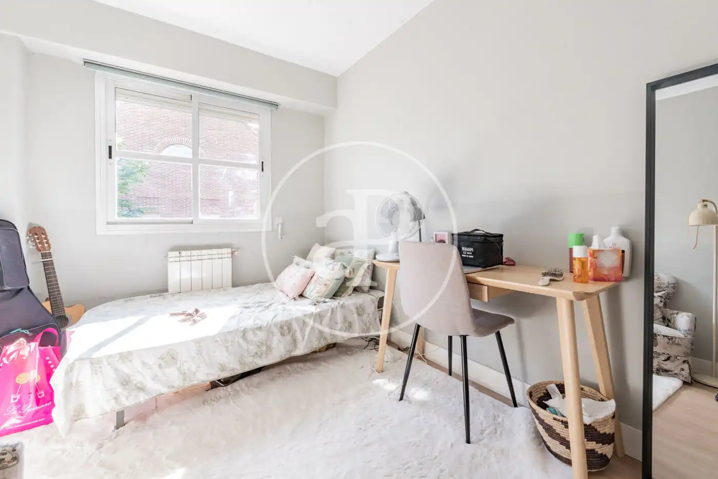 Habitación de Casa adosada en venta en Madrid con Aire acondicionado, Calefacción y Jardín privado