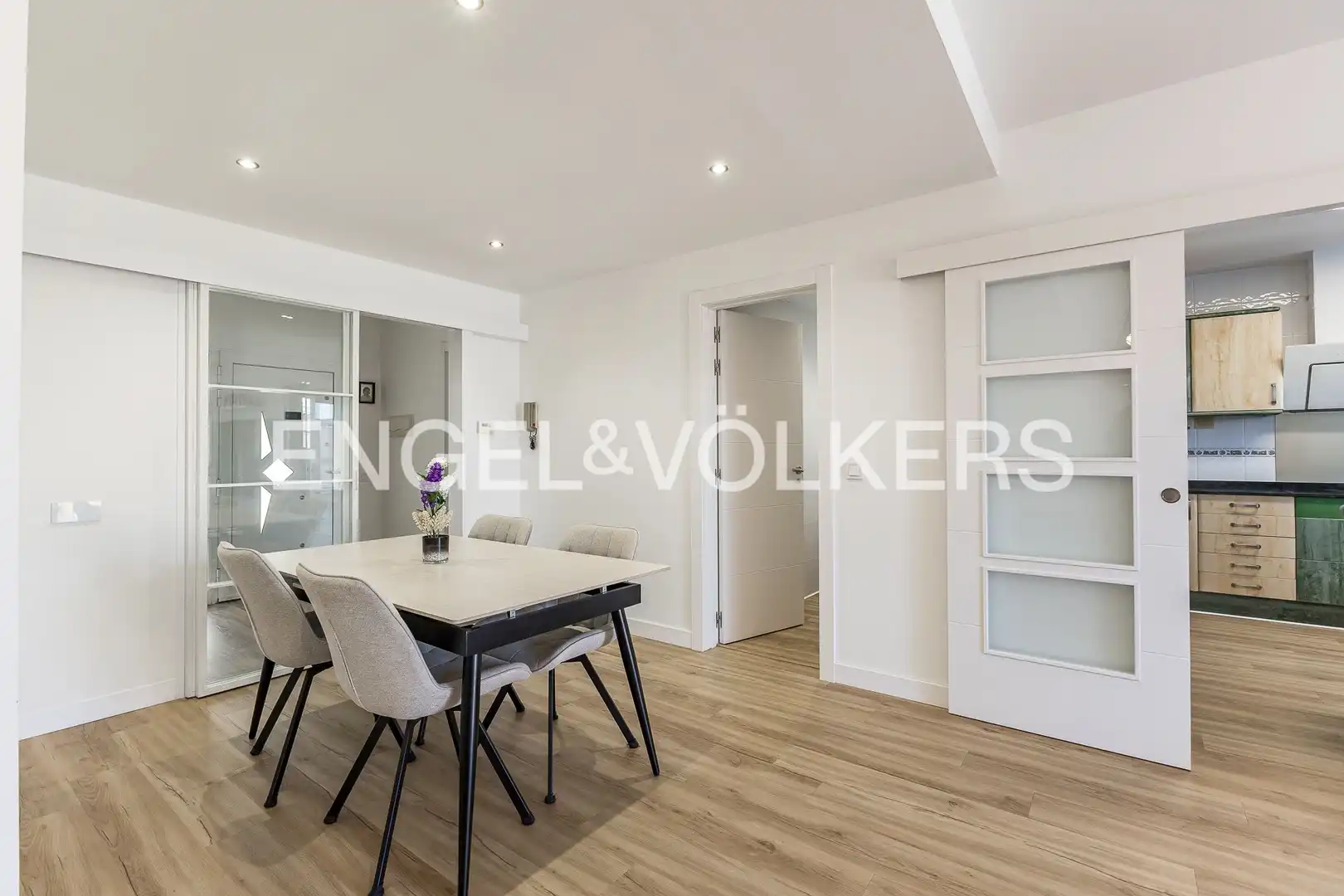 Comedor de Casa o chalet en venta en Vilanova i la Geltrú con Aire acondicionado, Calefacción y Terraza