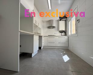 Cuina de Àtic en venda en Sant Andreu de la Barca amb Aire condicionat, Calefacció i Piscina comunitària