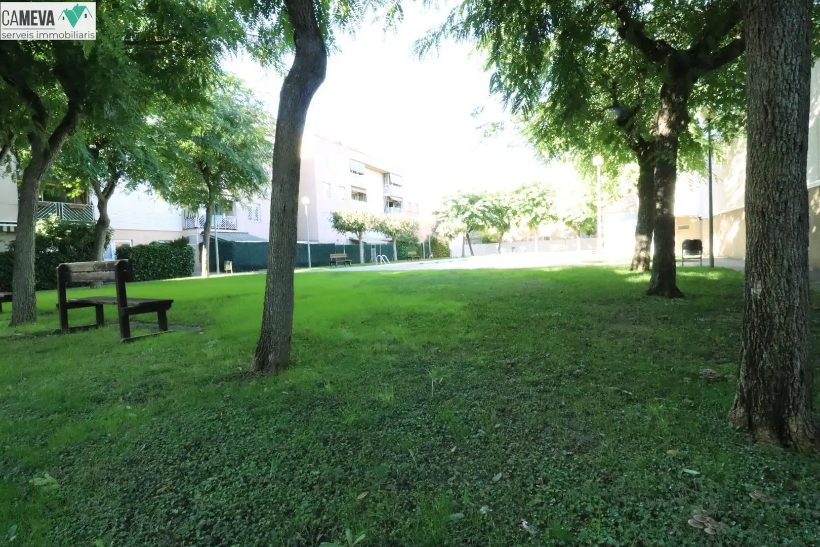 Vista exterior de Pis en venda en Barberà del Vallès amb Calefacció, Jardí privat i Balcó