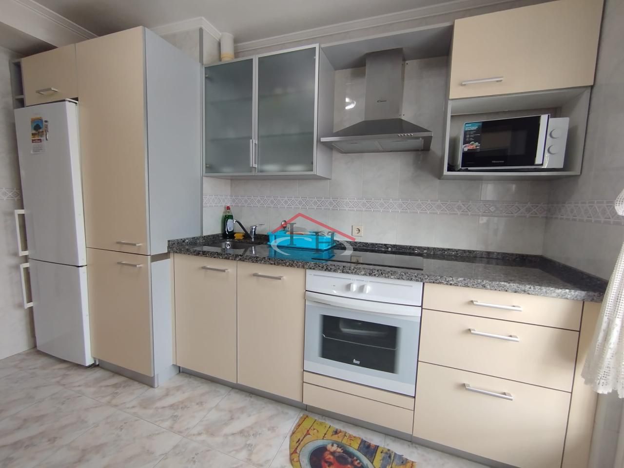 Cuina de Dúplex en venda en León Capital  amb Calefacció, Parquet i Terrassa