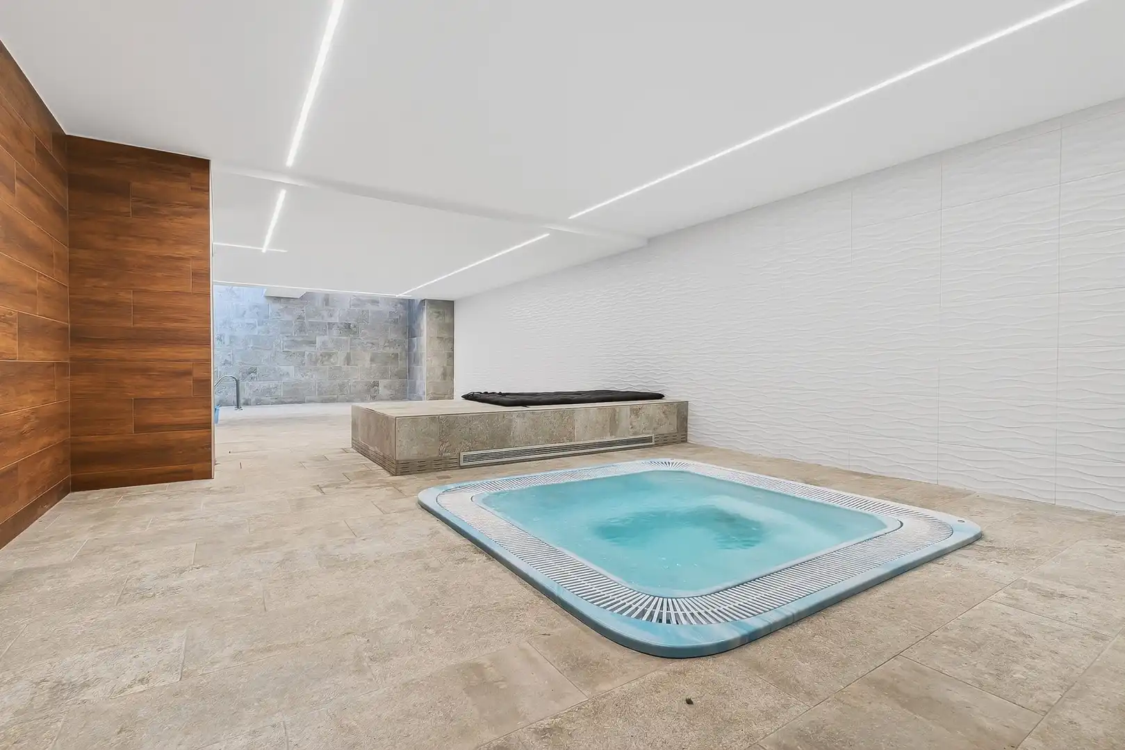 Schwimmbecken von Dachboden zum Verkauf in Escaldes – Engordany mit Heizung, Terrasse und Abstellraum