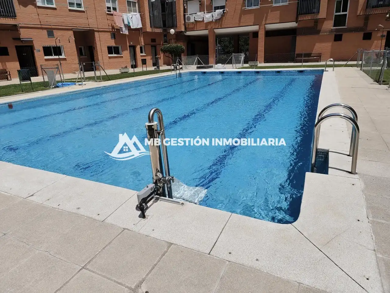 Piscina de Piso en venta en Fuenlabrada con Aire acondicionado, Calefacción y Jardín privado