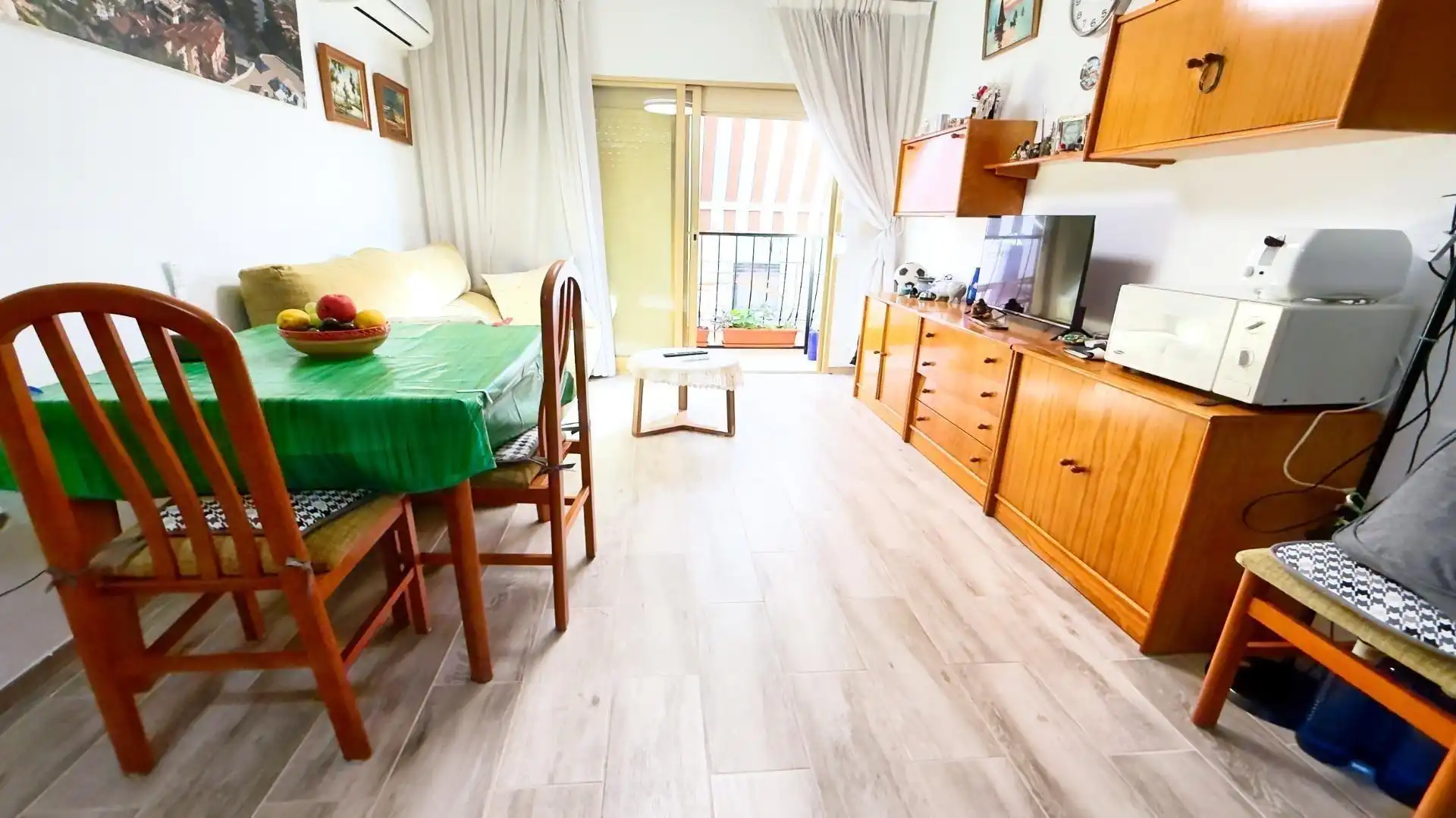 Sala d'estar de Pis en venda en Benidorm amb Moblat i Balcó