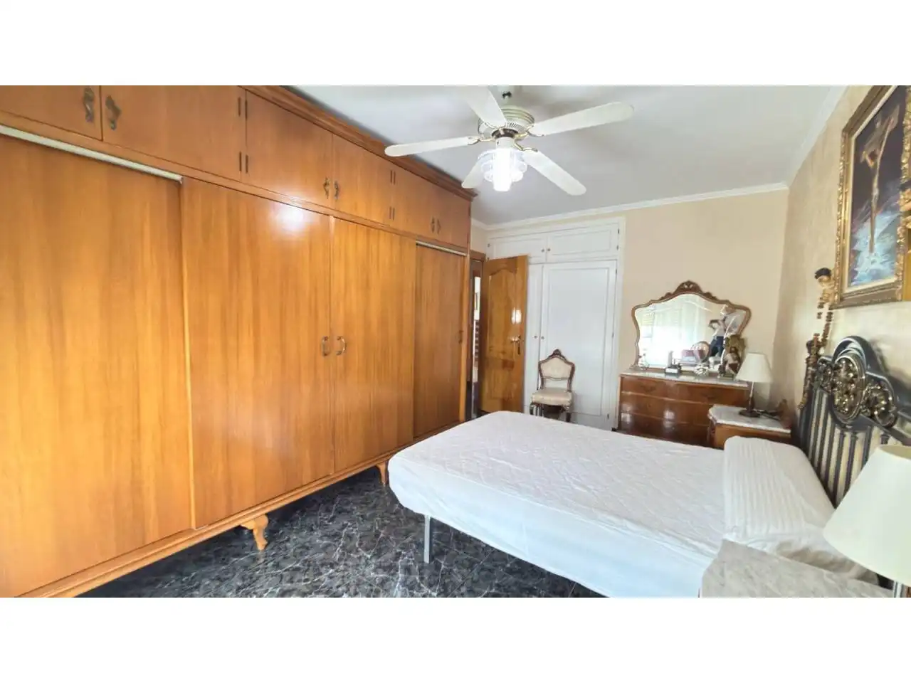 Habitación de Piso en venta en Vélez-Málaga con Aire acondicionado, Terraza y Piscina comunitaria