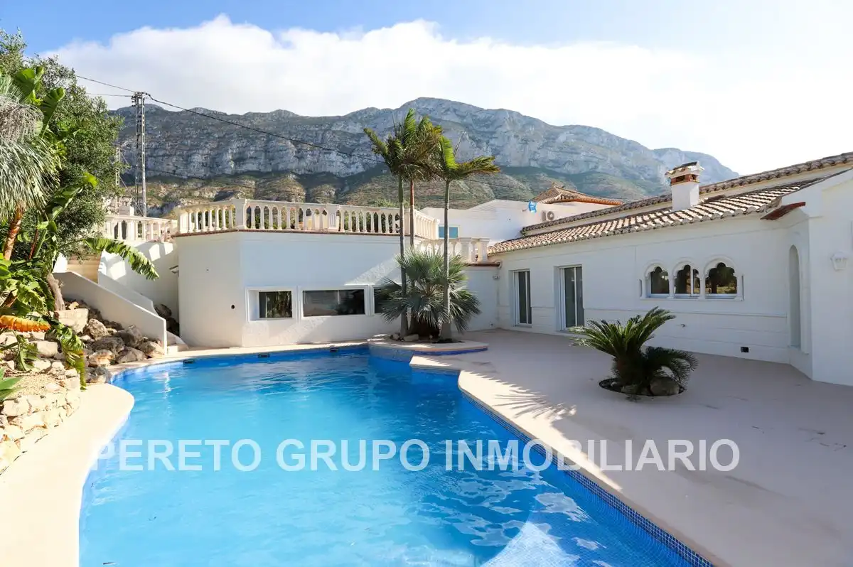 Villa mit Pool zum Verkauf in El Montgó