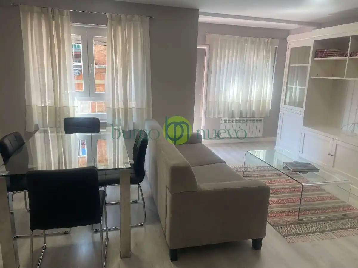 Sala de estar de Piso en venta en León Capital  con Calefacción y Terraza